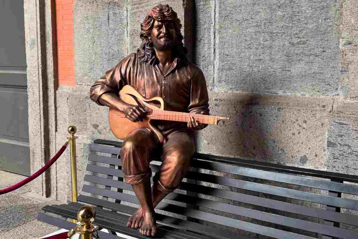 Pino Daniele statua