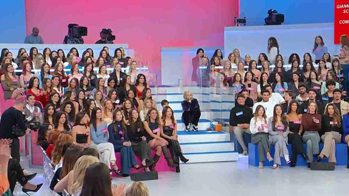 Uomini e Donne chiude: da cosa sarà sostituito