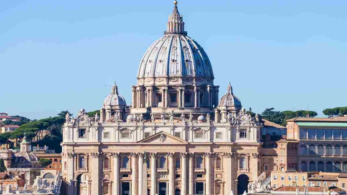 Fumata bianca, il Papa è stato eletto: programmazione tv stravolta