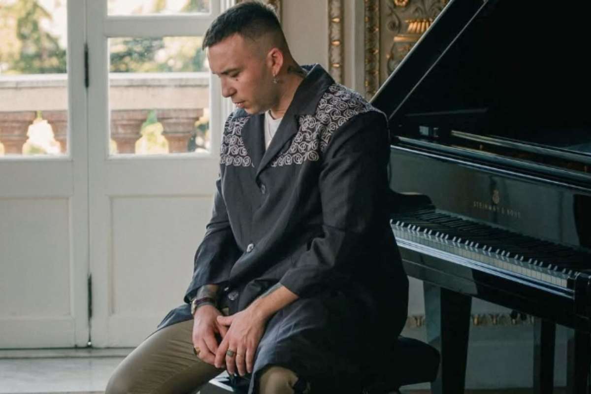 Briga: età, moglie famosa, studi, dove vive. Tutto sul cantante