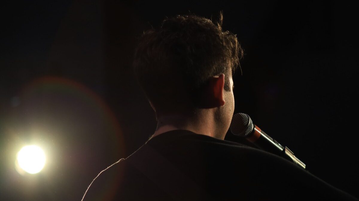 “La voce è danneggiata”. La confessione del cantante dopo l’operazione