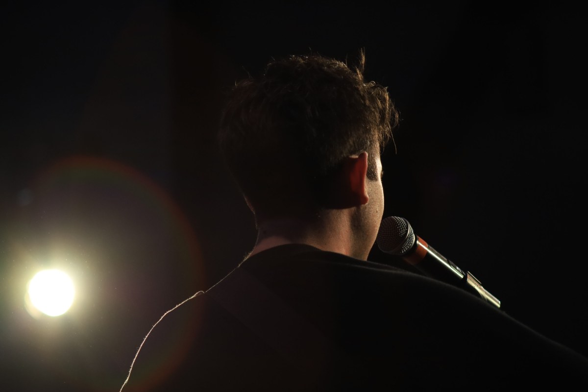 “La voce è danneggiata”. La confessione del cantante dopo l’operazione