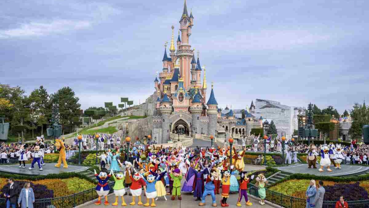 La Disney sospende a tempo indeterminato la presenza dei personaggi delle principesse nei parchi a tema: la causa