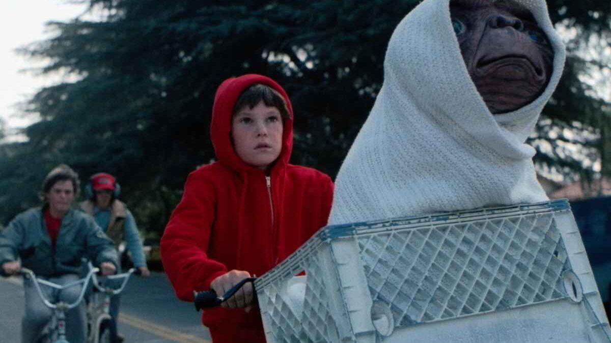 E.T. – L’extra-terrestre, la storia del bambino senza gambe nascosto sotto il costume
