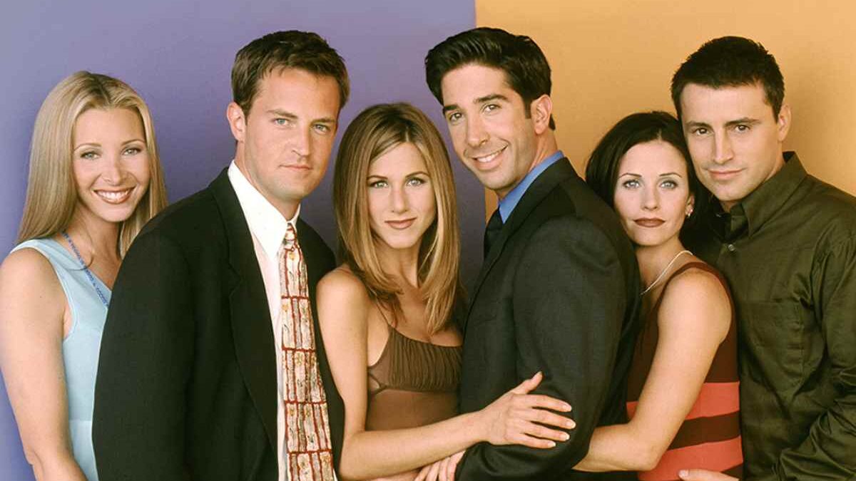 Friends, cosa fanno oggi gli attori: il cast ieri e oggi, la morte di Matthew Perry e James Michael Tyler