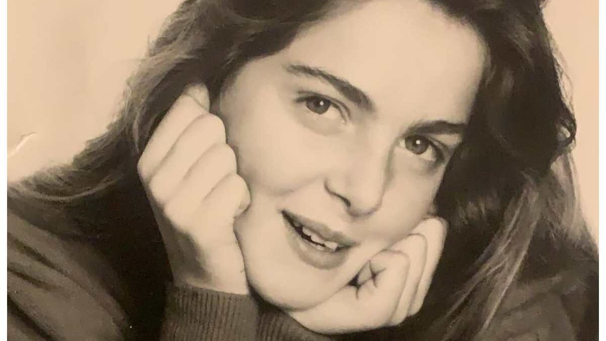 Oggi questa ragazza è un’attrice amatissima: splendida 53enne