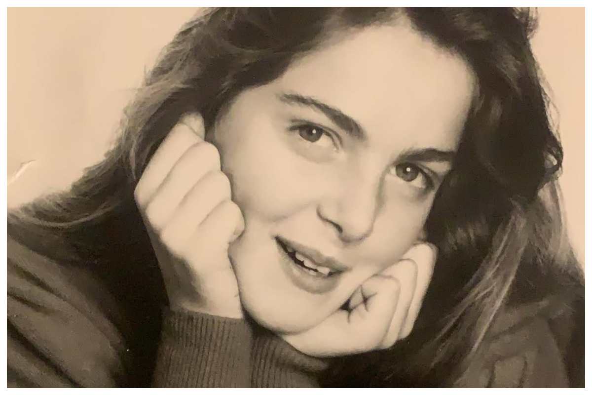 Oggi questa ragazza è un’attrice amatissima: splendida 53enne