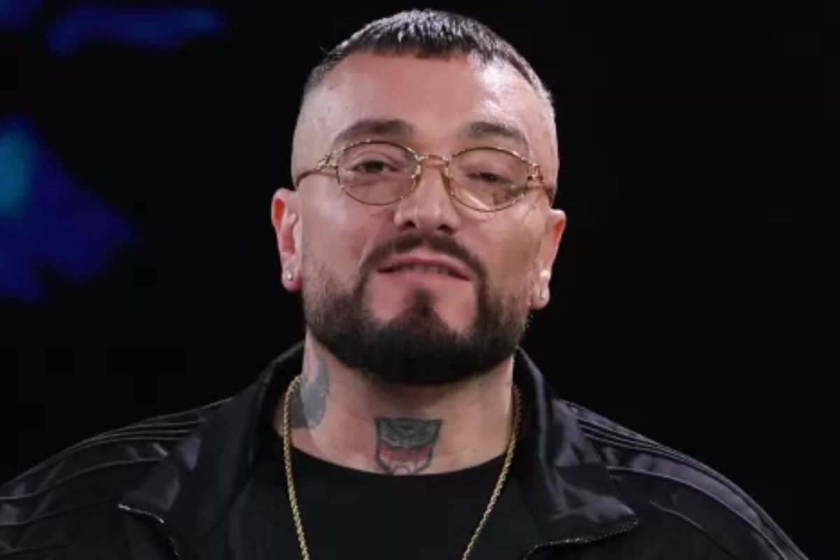 Guè Pequeno: età, compagna, il difetto all’occhio, i rapporti con Fedez, l’amore per la figlia