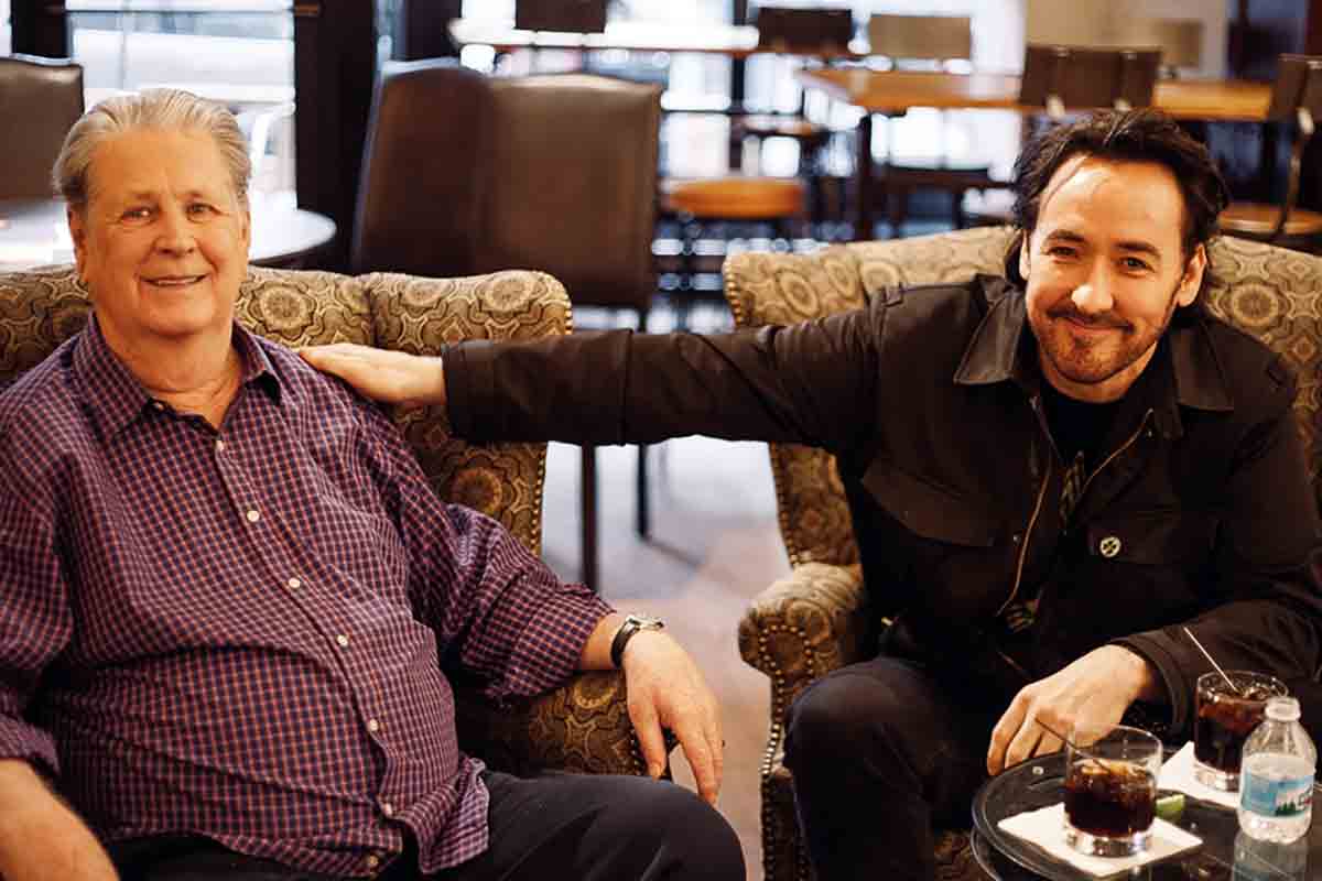 John Cusack ricorda Brian Wilson: “Un cuore aperto, toccato dagli angeli”