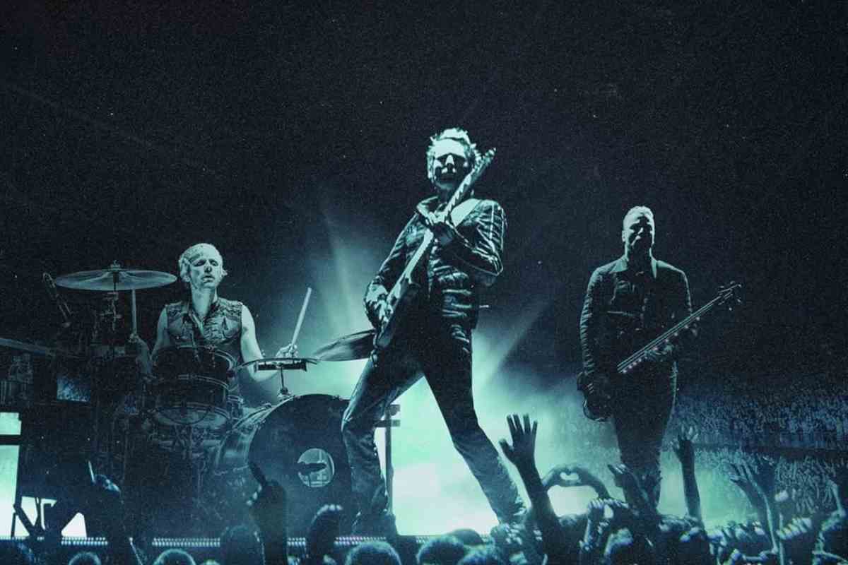 Tre anni dopo, i Muse tornano con “Unravelling”: il primo passo verso un nuovo inizio?