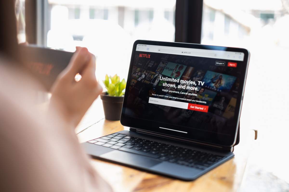 Netflix ci ripensa: a sorpresa in questi giorni un’altra stagione della serie più vista di tutti i tempi