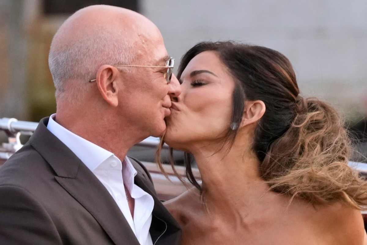 Nozze Bezos e Sanchez: il menù stellato, le bomboniere, la torta del pasticciere napoletano, dove vivranno, quanto è costato il matrimonio
