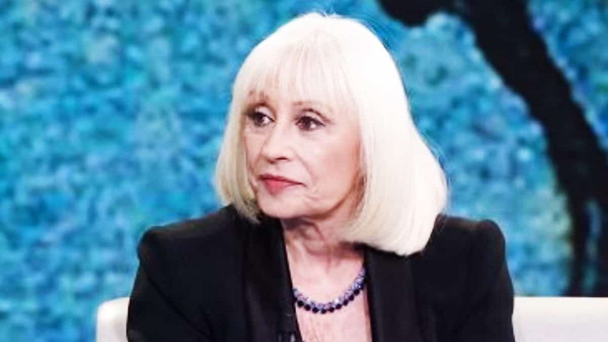 “L’ultima telefonata prima della sua morte, cosa ci siamo detti”. Raffaella Carrà e il retroscena di Malgioglio