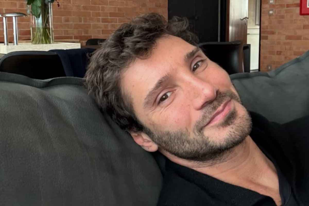 Stefano De Martino ufficializza la storia d’amore? La foto su Instagram della bellissima