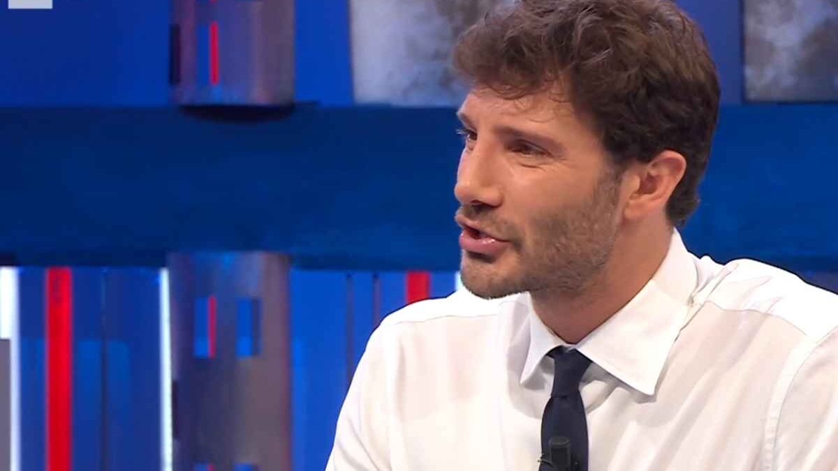 Affari Tuoi, dichiarazione d’amore in diretta: la reazione di Stefano De Martino