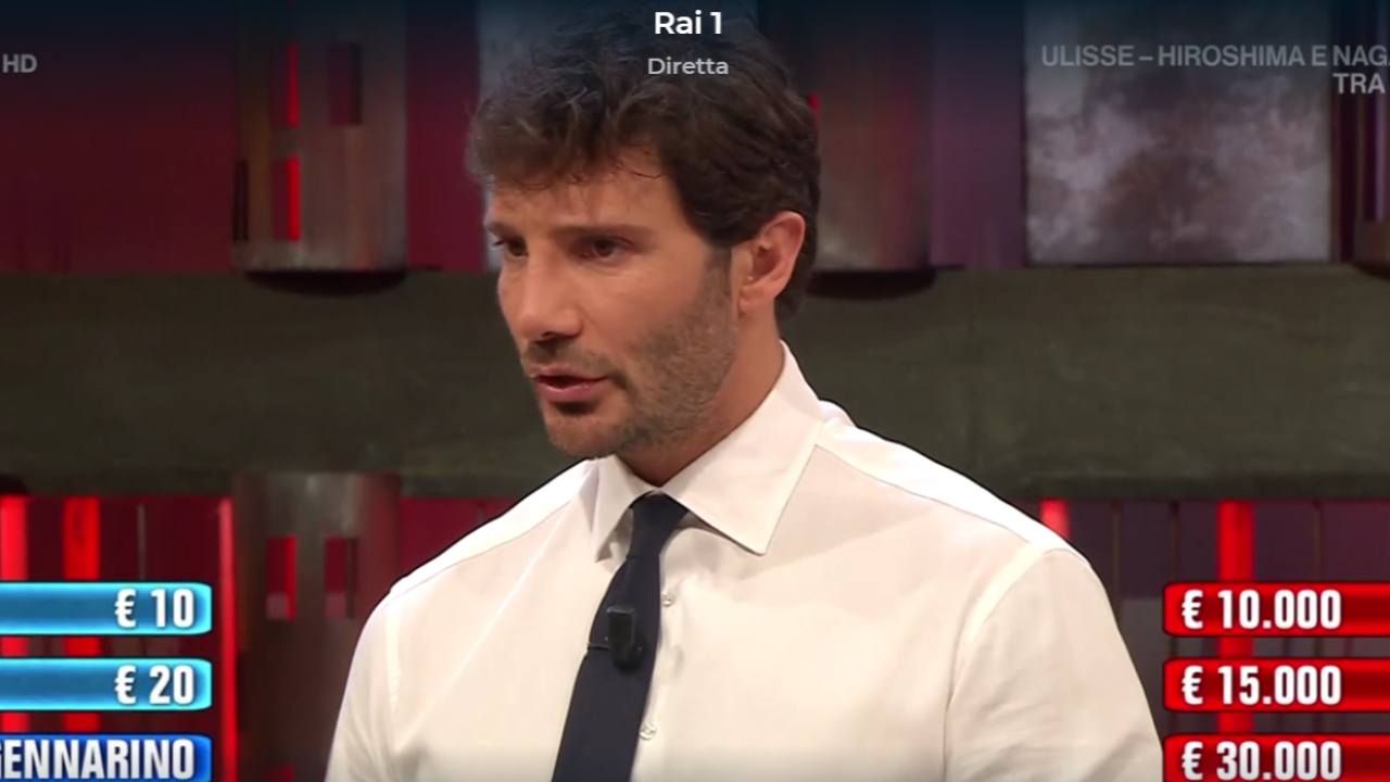 Affari Tuoi, stop per Stefano De Martino: perchè non va in onda