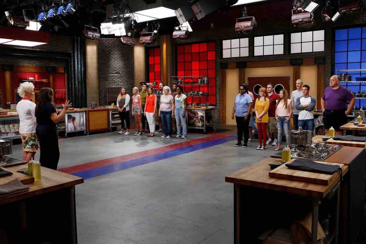 Morta a 55 anni la conduttrice del programma amatissimo: trovata priva di sensi