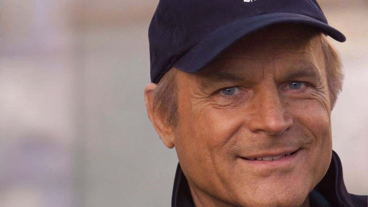 Terence Hill vive in un borgo immerso nelle colline umbre: un gioiello medioevale, la casa dell’attore