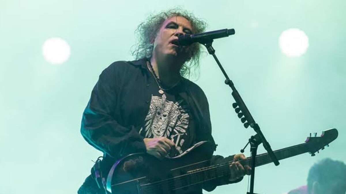 The Cure, cosa si nasconde dietro “Mixes Of A Lost World”: la nuova raccolta di remix e il gesto che commuove