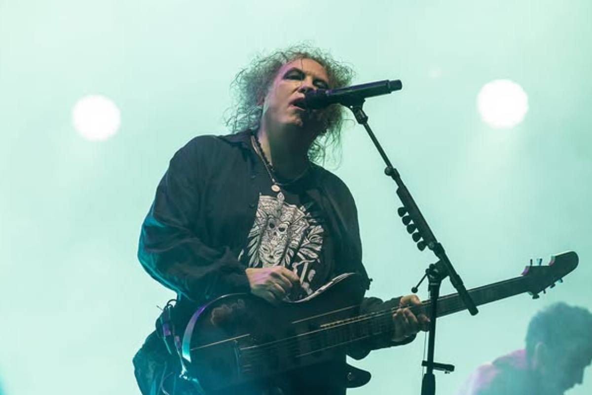 The Cure, cosa si nasconde dietro “Mixes Of A Lost World”: la nuova raccolta di remix e il gesto che commuove