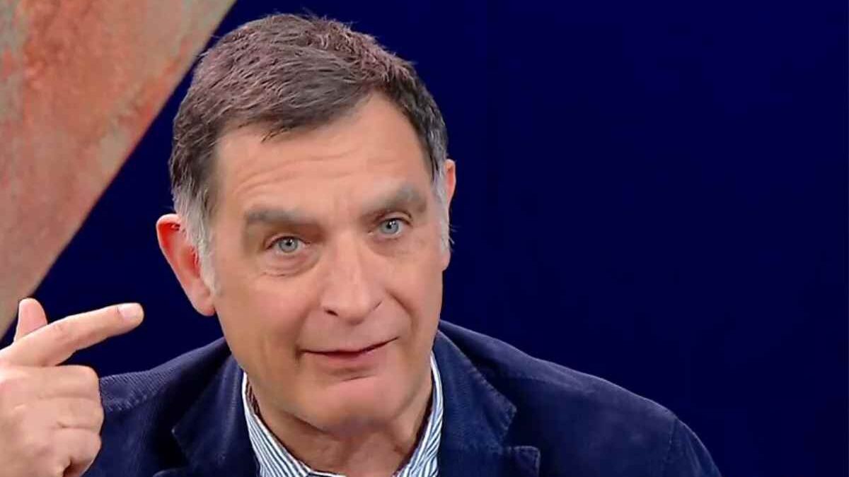 Tiberio Timperi, età, dove vive, figlio, studi, compagna: tutto sulla vita del giornalista