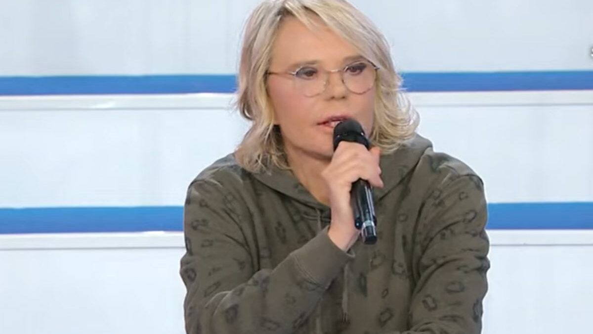 “La prossima tronista sarà una dama famosa del trono over”. Le indiscrezioni su Uomini e Donne