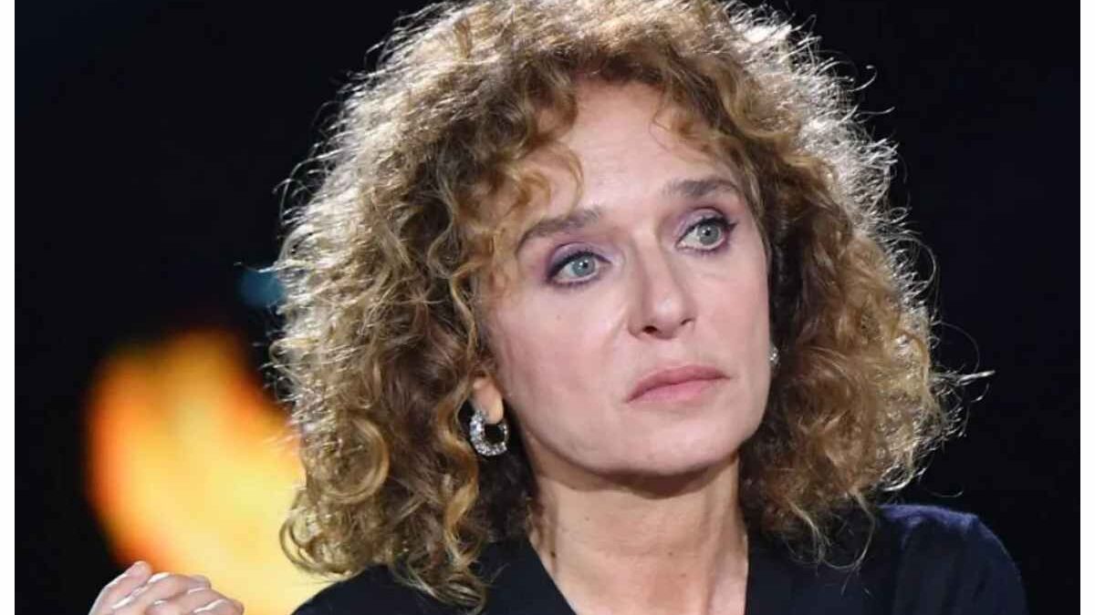 Valeria Golino: il dolore per l’addio a Scamarcio, il nuovo fidanzato (bellissimo) e il dramma dell’aborto