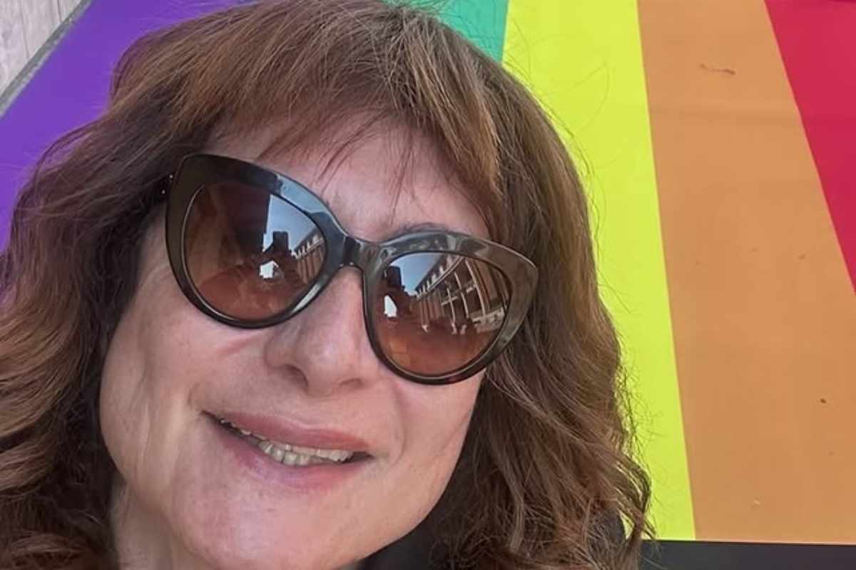 Luxuria compie 60 anni, il vestito scelto per la sua festa, gli invitati, la torta. Tutti i dettagli