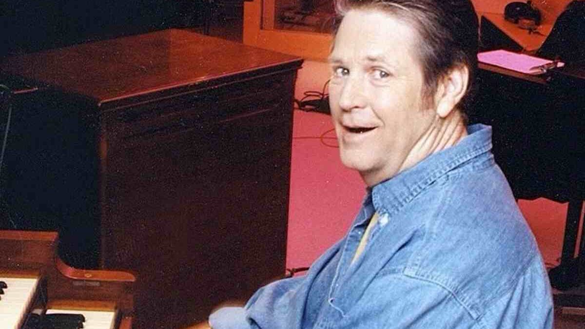 Brian Wilson, il padre violento, le droghe, le malattie: tutto sul genio dei Beach Boys che si allontanò troppo presto dalle scene