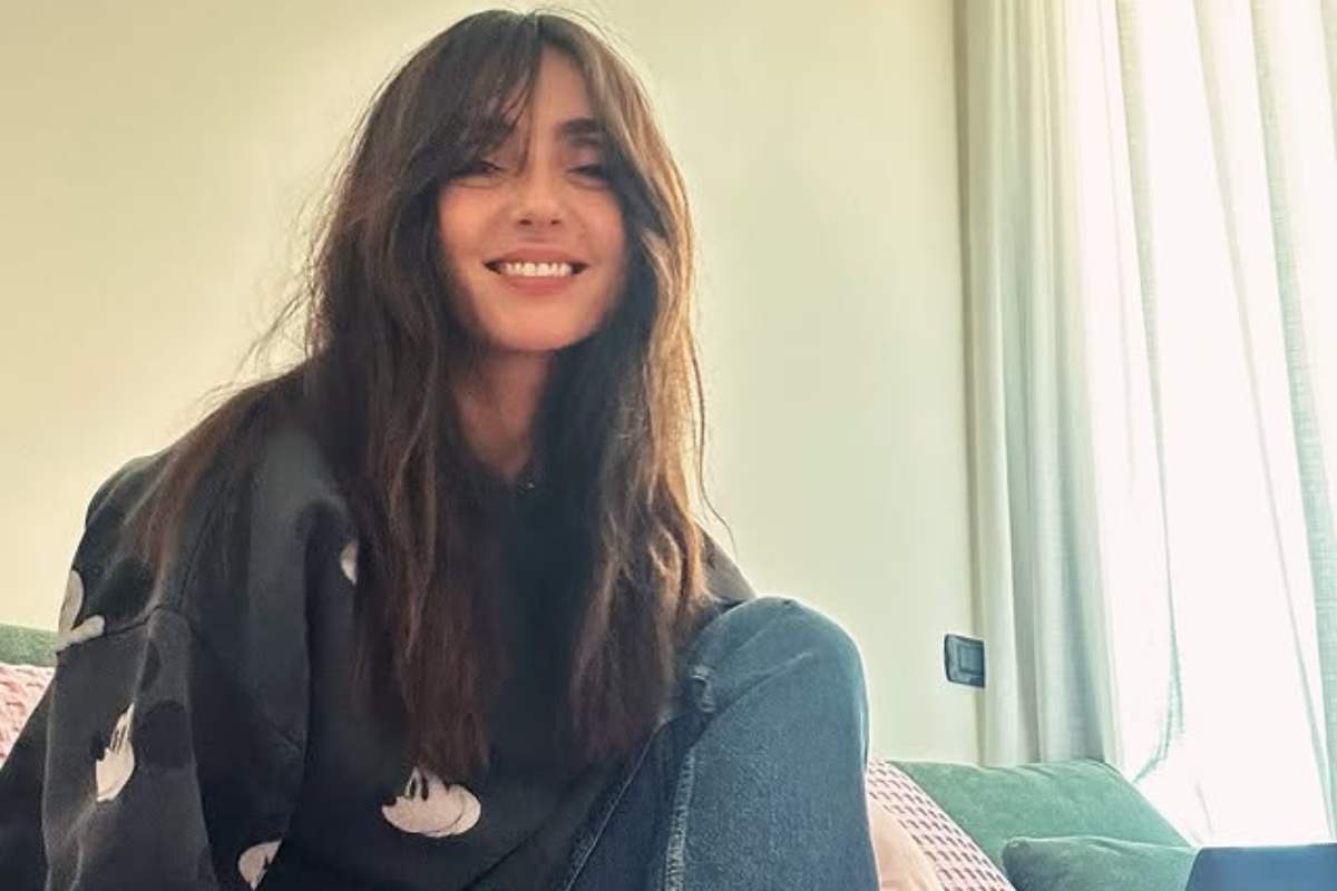 Ambra Angiolini in reggiseno sui social. Ironizza: “Se prometto…”