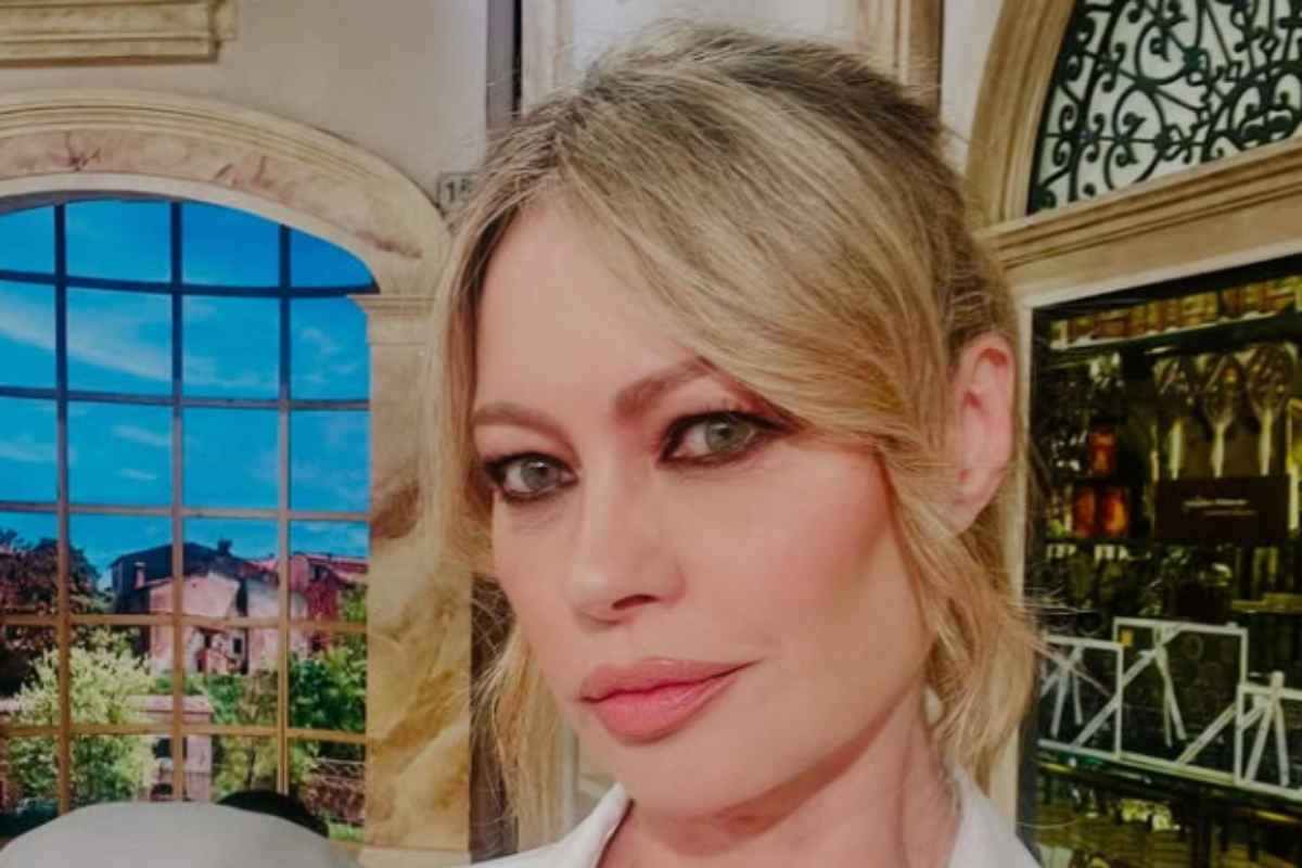 Anna Falchi: età, marito e figli, ex compagno, laurea, dove vive. Tutto sulla conduttrice Rai