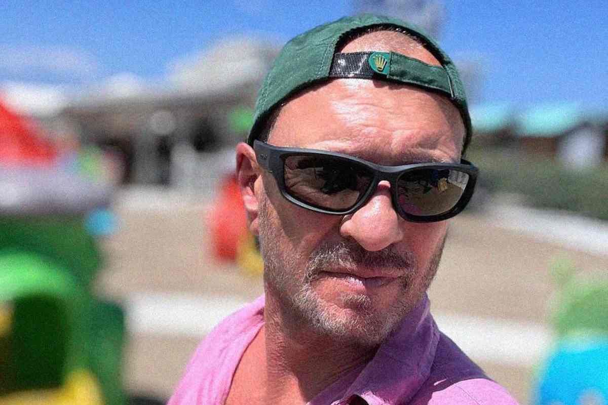 “Biagio Antonacci ricoverato in ospedale”. Interviene il cantante, il video e la smentita