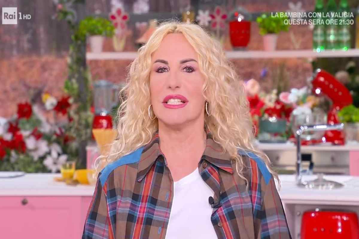 Antonella Clerici e la telecamera Rai piazzata in casa