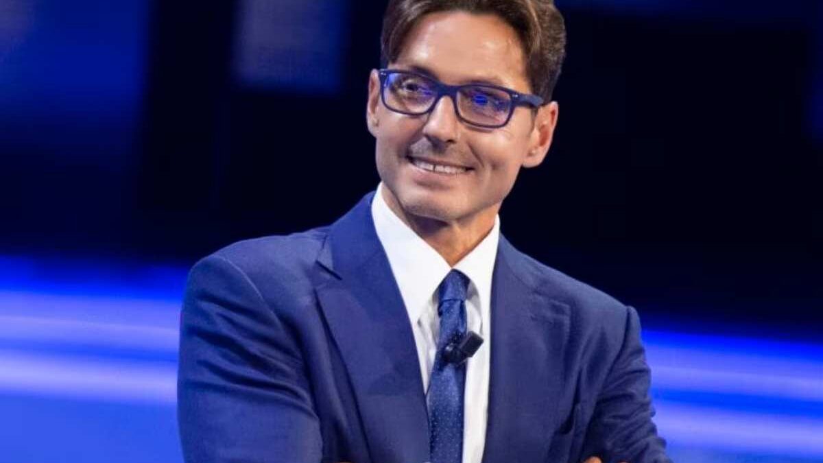 Berlusconi “furto” alla Rai: il giovane conduttore approda a Mediaset
