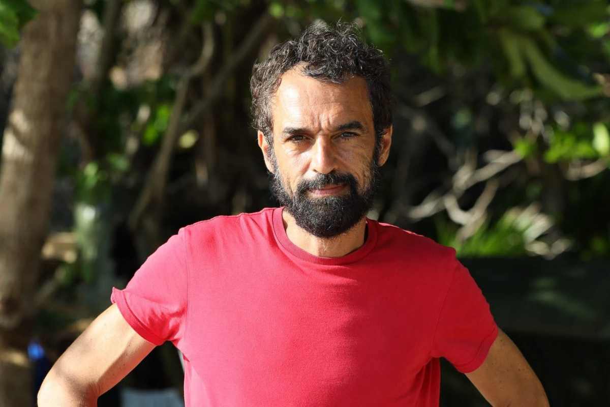 Isola dei Famosi, problemi di salute per Dino Giarrusso: dopo il ricovero di Adinolfi e Cannata arriva la confessione