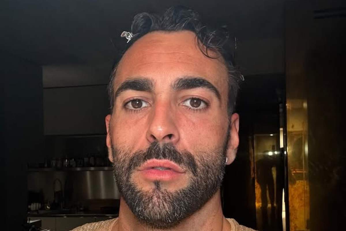 Marco Mengoni in lacrime: proposta di matrimonio al suo concerto