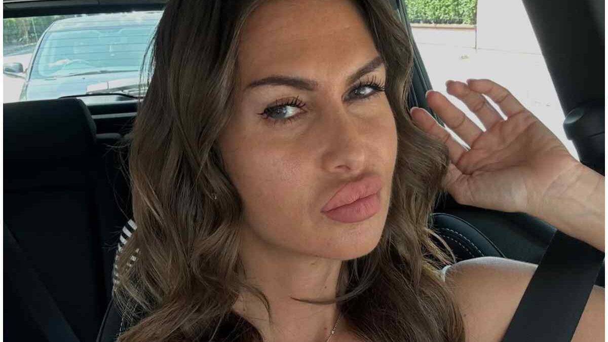 Mariana D’ Amico, chi è la bellissima agente immobiliare della TV. Studi, carriera, vita privata, tutto su di lei.