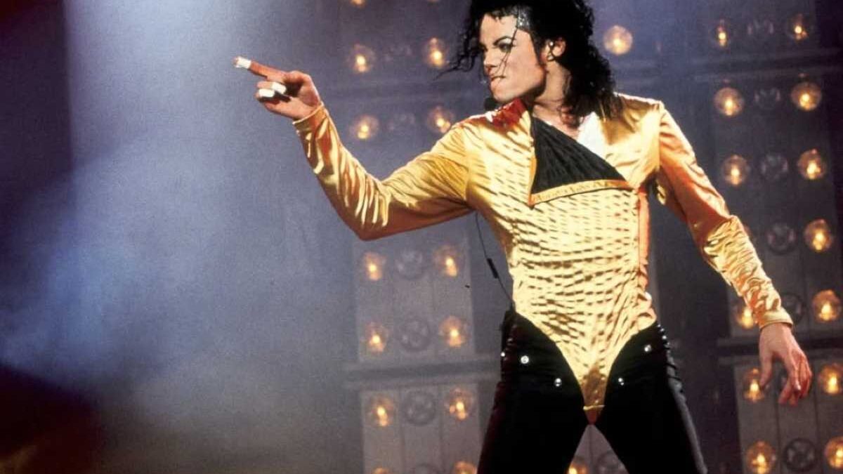 Stasera in tv il documentario Chi ha ucciso Michael Jackson? I misteri, la morte, tutti i segreti del re del pop