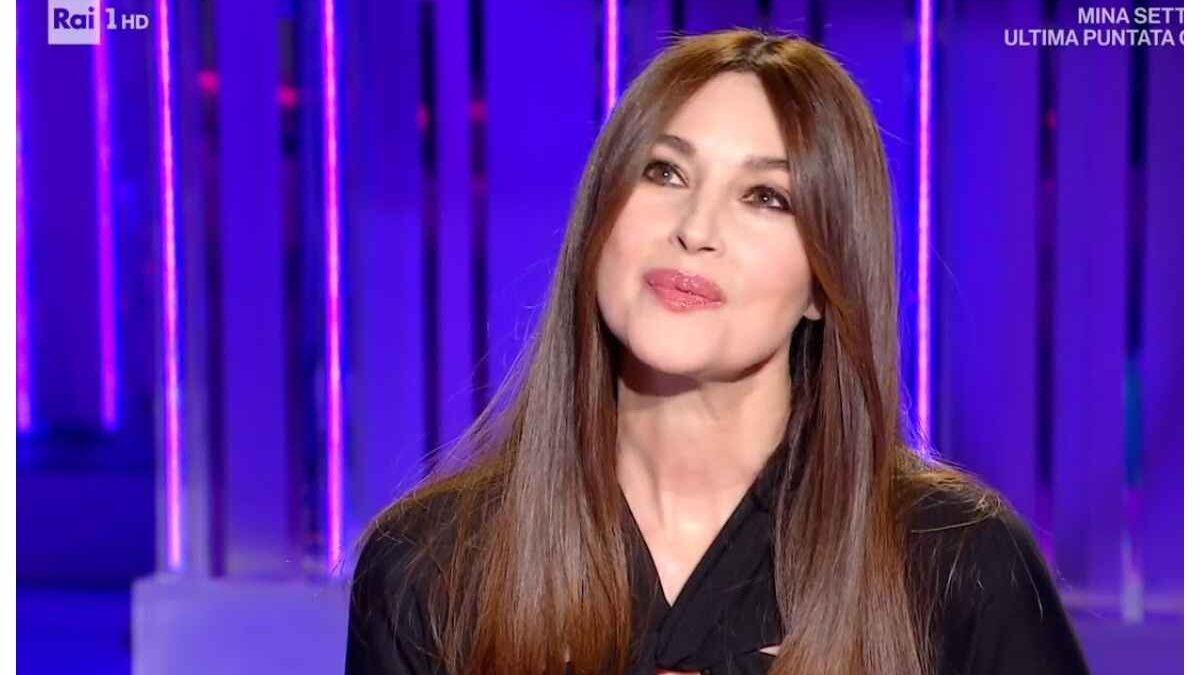 Il cambio look di Monica Bellucci: a 60 anni sembra una ventenne