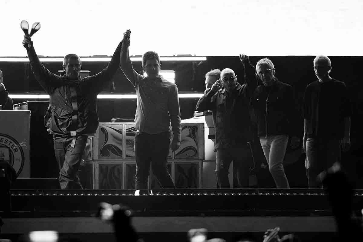 Oasis live a Cardiff