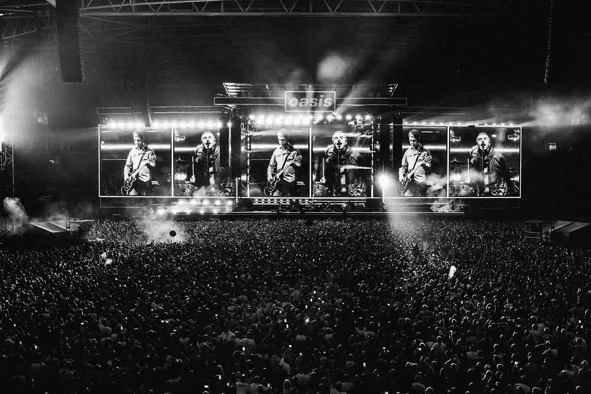 Oasis live a Cardiff