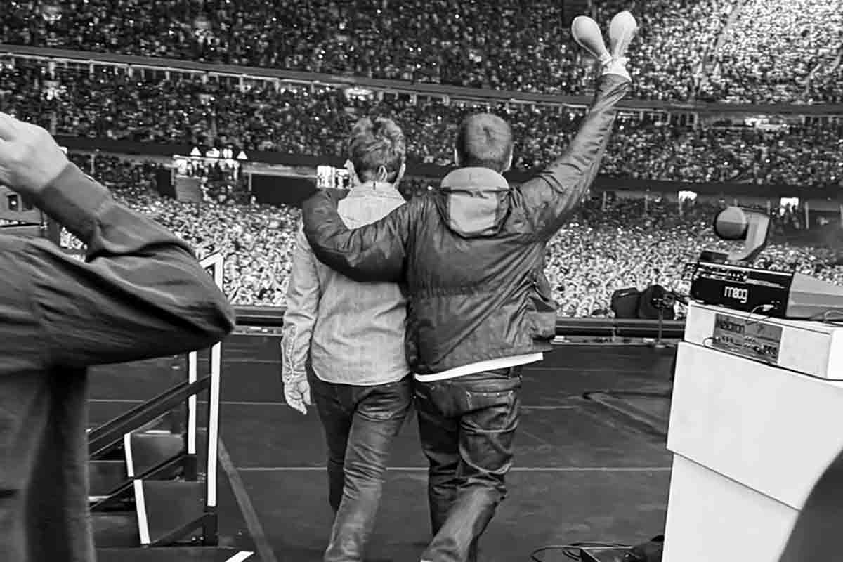 Oasis, un ritorno epocale: a Cardiff una notte che riscrive la storia del rock