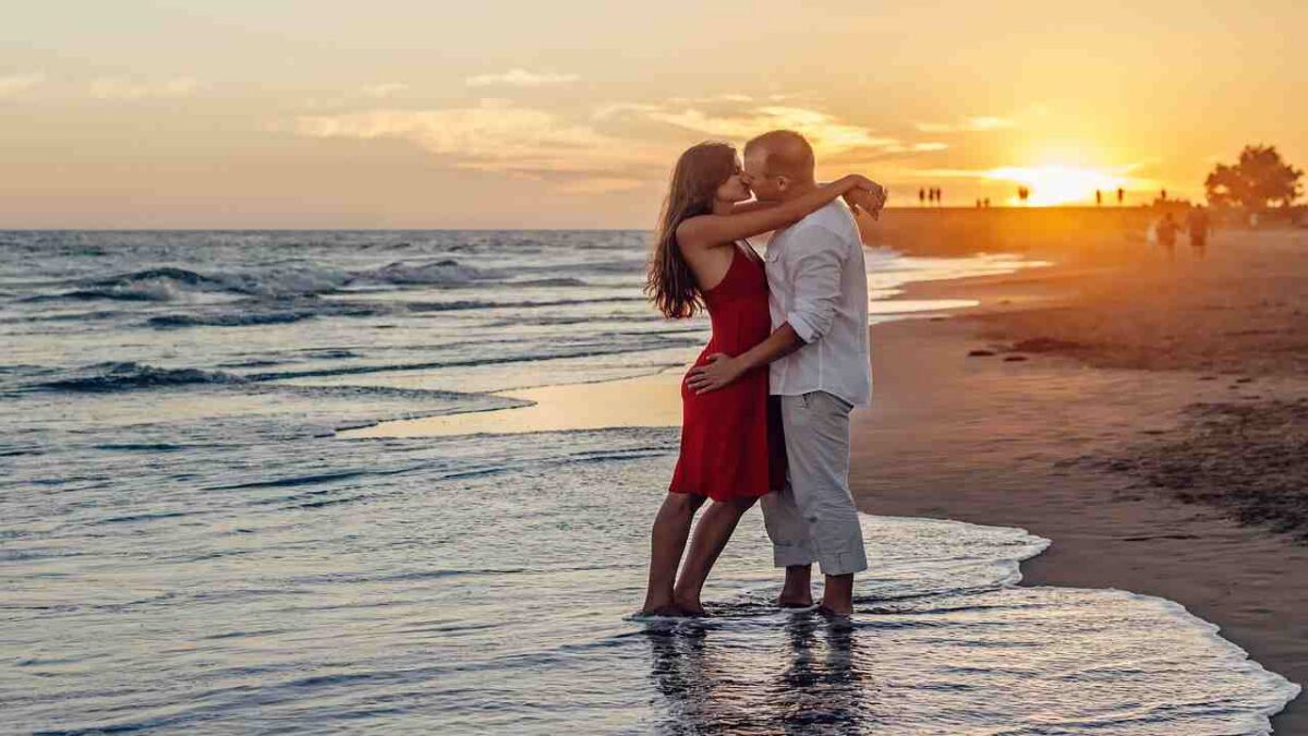 Oroscopo, due segni troveranno l’amore. Scoppia la passione irrefrenabile