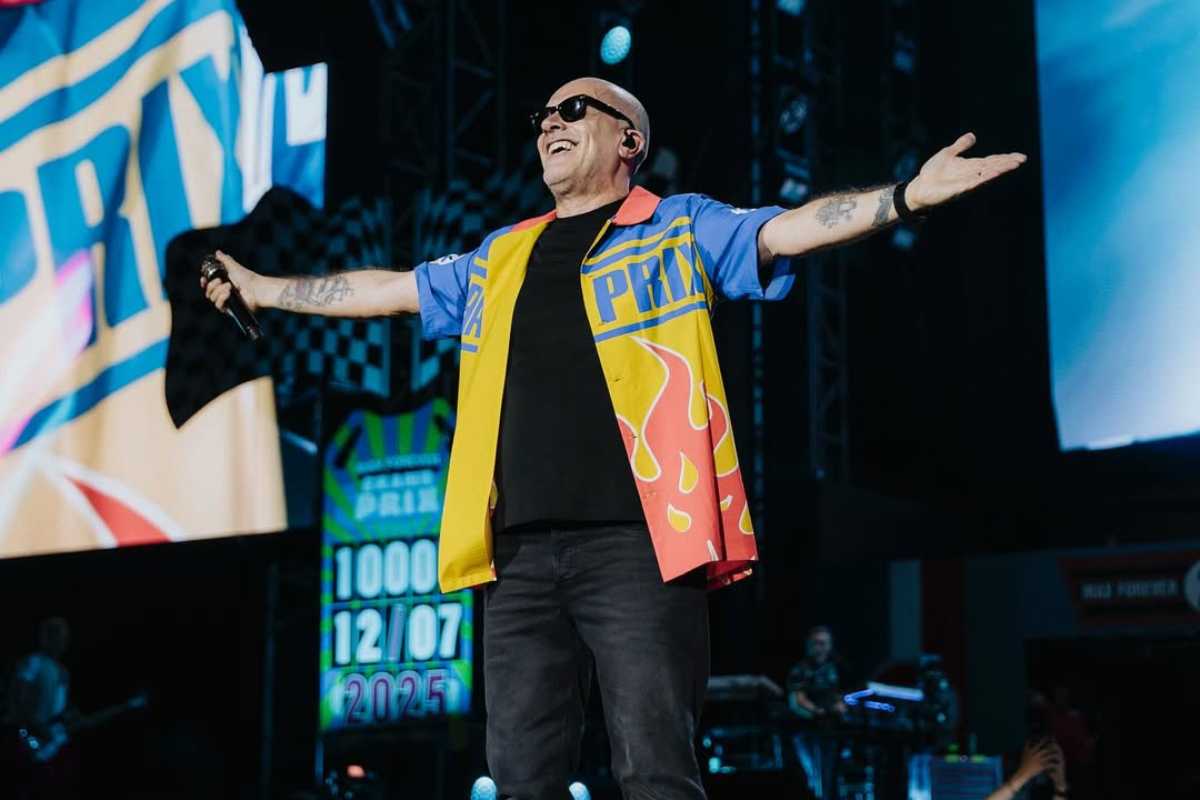 Sanremo 2026, Max Pezzali ospite fisso per tutte le serate: canterà dalla nave sul mare