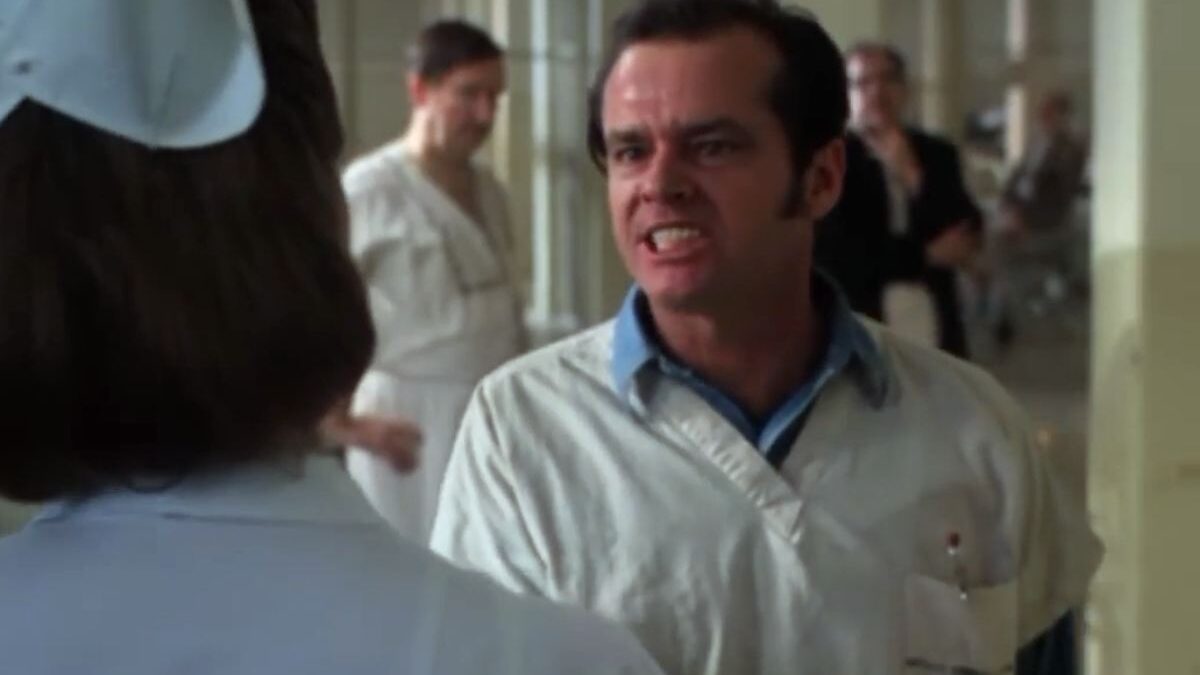 Qualcuno volò sul nido del cuculo compie 50 anni torna nelle sale e diventa una serie tv: trama, cast, Oscar