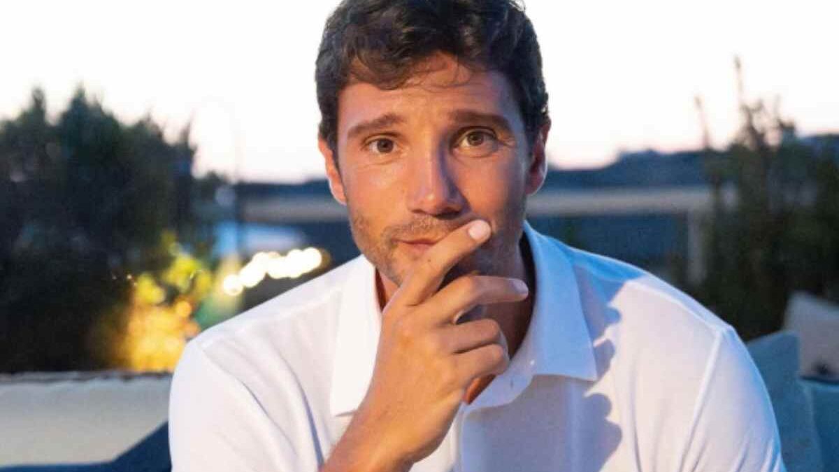 De Martino e il Dottore in vacanza insieme dopo Affari Tuoi: le foto sono virali