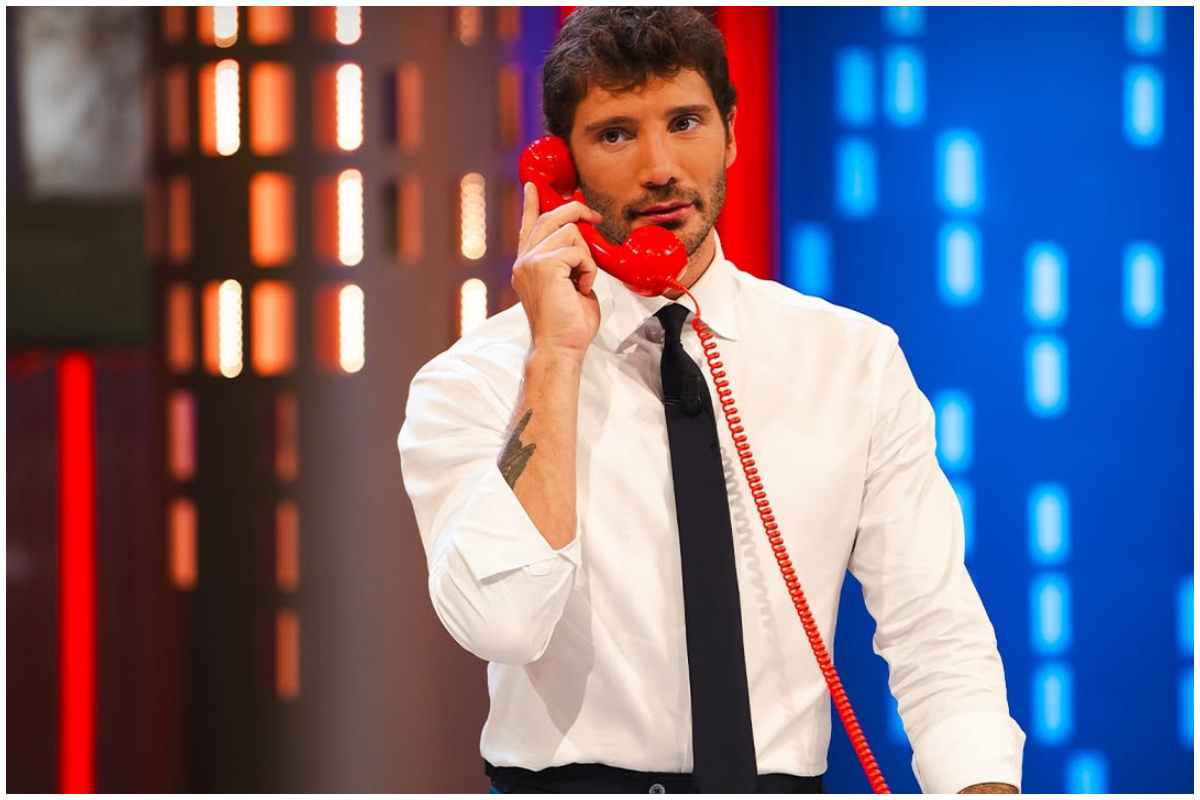 stefano de martino perchè veste sempre uguale