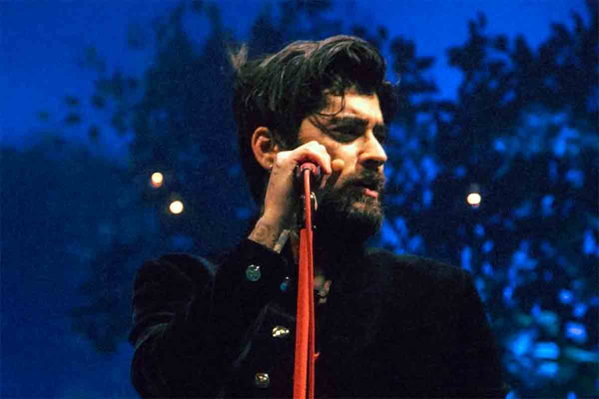 Zayn Malik rompe il silenzio: “Discriminato ai tempi degli One Direction”, e ora canta la sua verità in “Fuchsia Sea” | Video