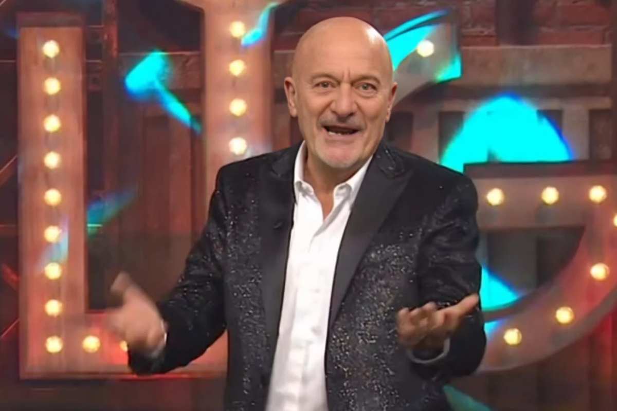 “Via Claudio Bisio da Zelig”, chi potrebbe prendere il suo posto. Il retroscena Mediaset