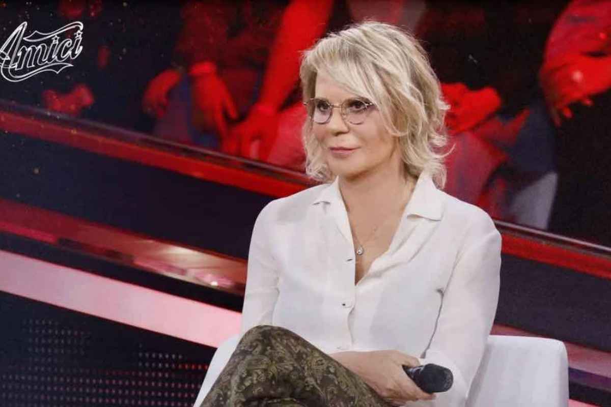 “Sono pronto, chiamami”. Amici, chi si candida alla corte di Maria De Filippi. Super big